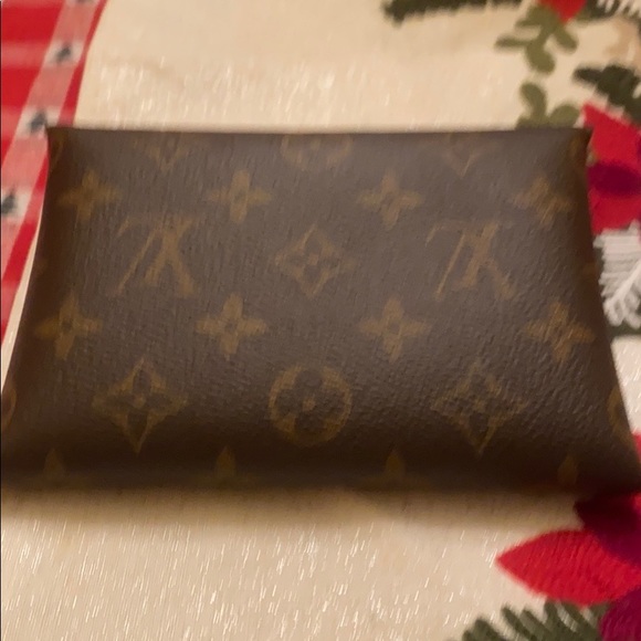 Authentic Louis Vuitton pouch - Picture 3 of 7